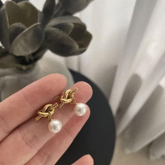 knot pearl earring